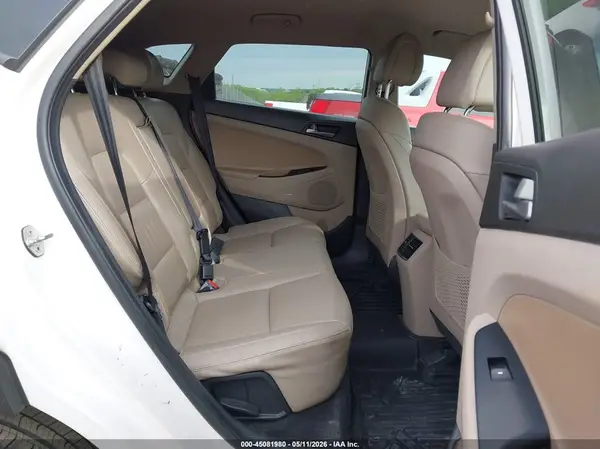 KM8J3CA49JU774767 2018 HYUNDAI TUCSON - Image 8