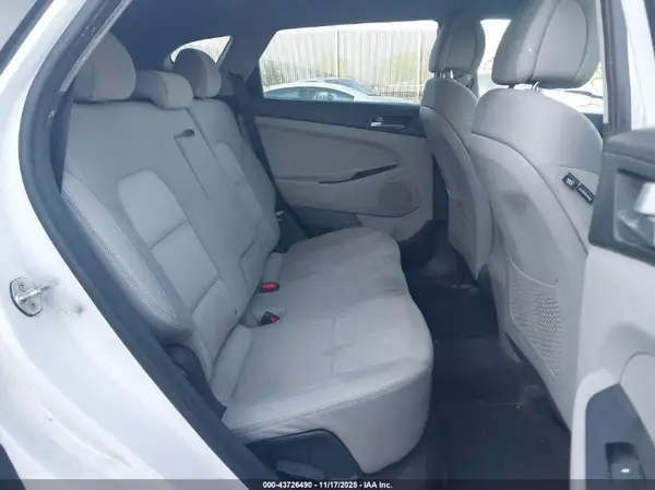 KM8J3CA49JU774994 2018 HYUNDAI TUCSON - Image 8