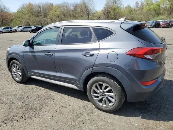 KM8J3CA49JU775613 2018 HYUNDAI TUCSON - Image 2