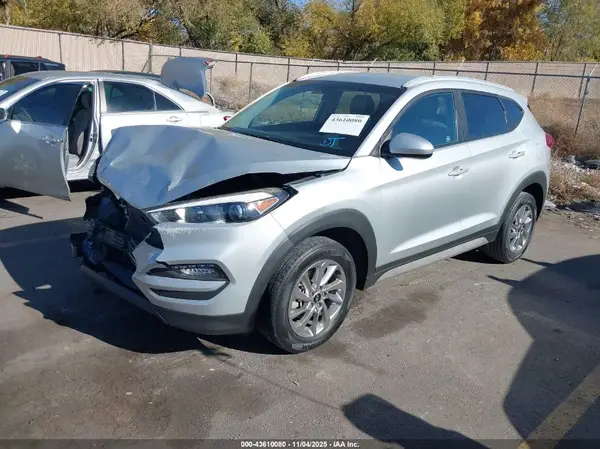 KM8J3CA49JU778804 2018 HYUNDAI TUCSON - Image 2
