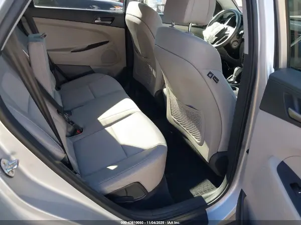 KM8J3CA49JU778804 2018 HYUNDAI TUCSON - Image 8