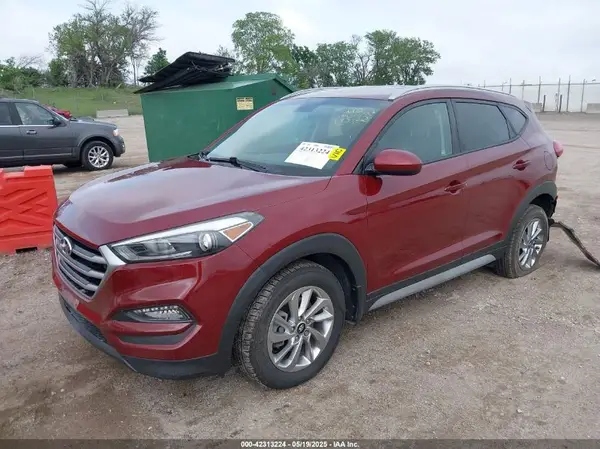 KM8J3CA49JU782593 2018 HYUNDAI TUCSON - Image 2