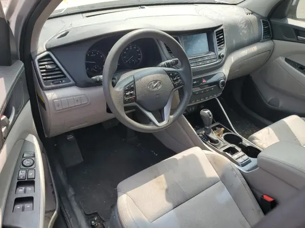 KM8J3CA49JU807122 2018 HYUNDAI TUCSON - Image 8