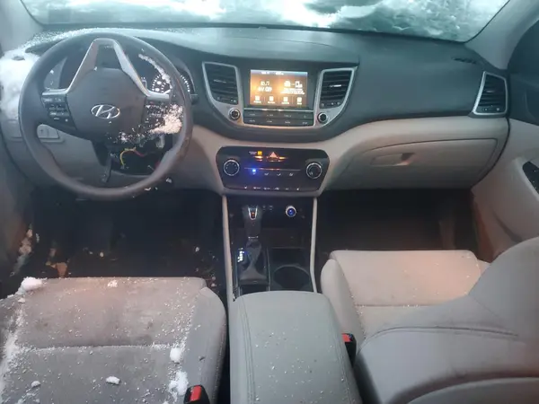 KM8J3CA49JU822459 2018 HYUNDAI TUCSON - Image 8