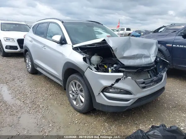 KM8J3CA49JU828360 2018 HYUNDAI TUCSON - Image 1