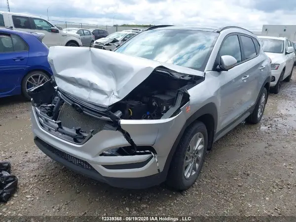 KM8J3CA49JU828360 2018 HYUNDAI TUCSON - Image 2