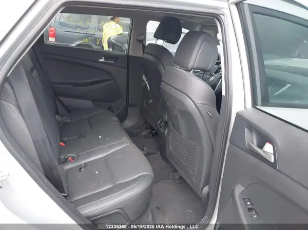 KM8J3CA49JU828360 2018 HYUNDAI TUCSON - Image 8