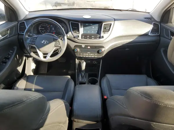 KM8J3CA49JU831355 2018 HYUNDAI TUCSON - Image 8