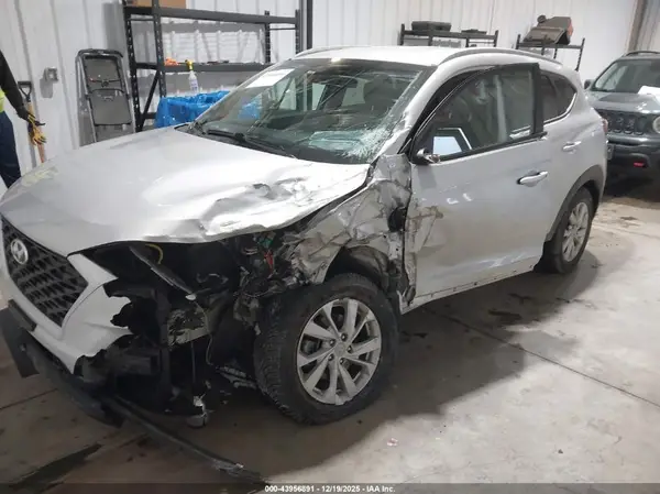 KM8J3CA49KU069470 2019 HYUNDAI TUCSON - Image 2