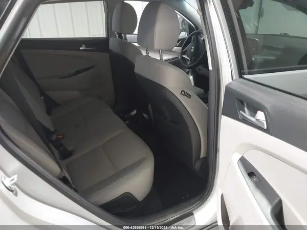 KM8J3CA49KU069470 2019 HYUNDAI TUCSON - Image 8