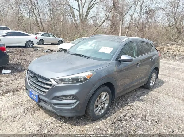 KM8J3CA4XGU036775 2016 HYUNDAI TUCSON - Image 2
