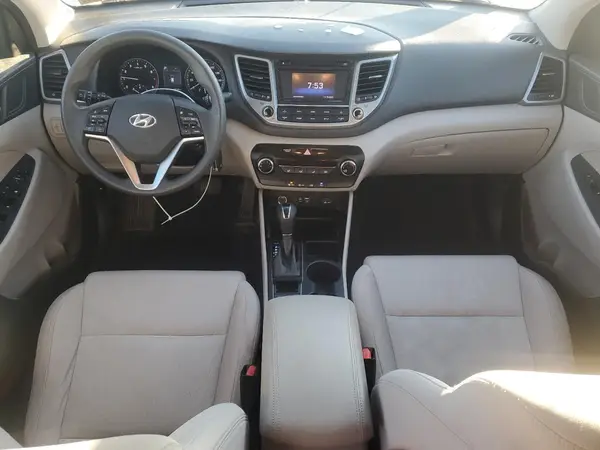 KM8J3CA4XGU067735 2016 HYUNDAI TUCSON - Image 8