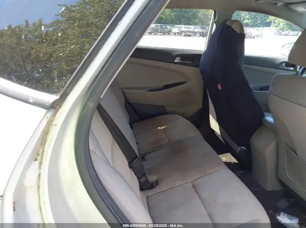 KM8J3CA4XGU076757 2016 HYUNDAI TUCSON - Image 8