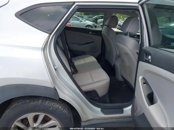 KM8J3CA4XGU088777 2016 HYUNDAI TUCSON - Image 8