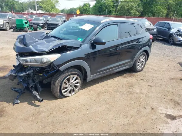 KM8J3CA4XGU163025 2016 HYUNDAI TUCSON - Image 2