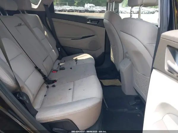 KM8J3CA4XGU163025 2016 HYUNDAI TUCSON - Image 8