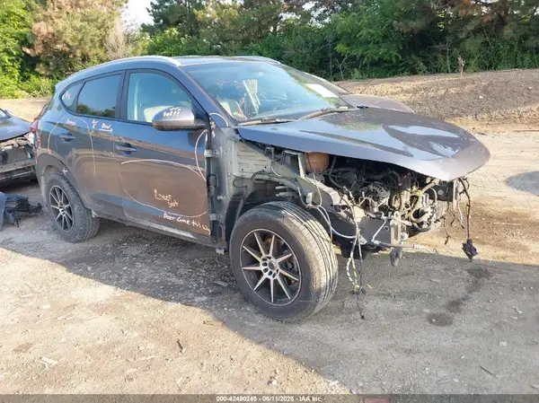 KM8J3CA4XGU207587 2016 HYUNDAI TUCSON - Image 1