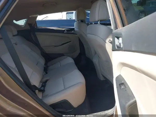 KM8J3CA4XGU229007 2016 HYUNDAI TUCSON - Image 8