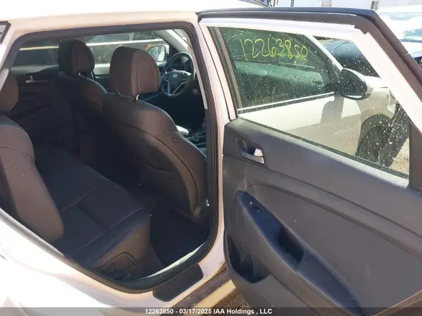 KM8J3CA4XHU259559 2017 HYUNDAI TUCSON - Image 8