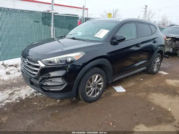 KM8J3CA4XHU265796 2017 HYUNDAI TUCSON - Image 2