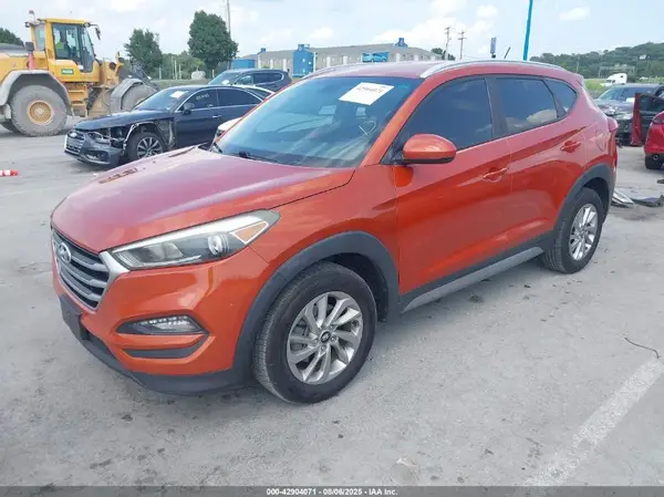 KM8J3CA4XHU277382 2017 HYUNDAI TUCSON - Image 2