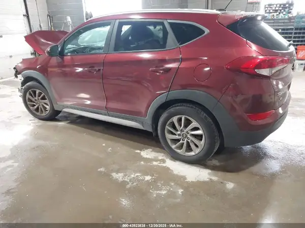 KM8J3CA4XHU296305 2017 HYUNDAI TUCSON - Image 2