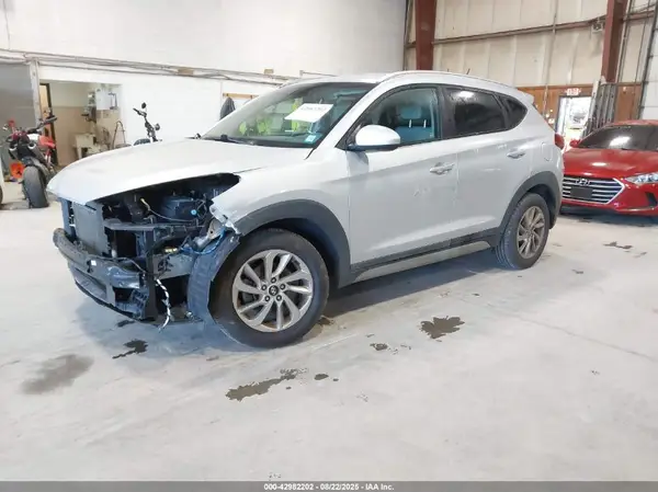 KM8J3CA4XHU320702 2017 HYUNDAI TUCSON - Image 2