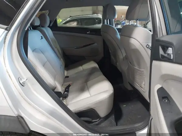 KM8J3CA4XHU320702 2017 HYUNDAI TUCSON - Image 8