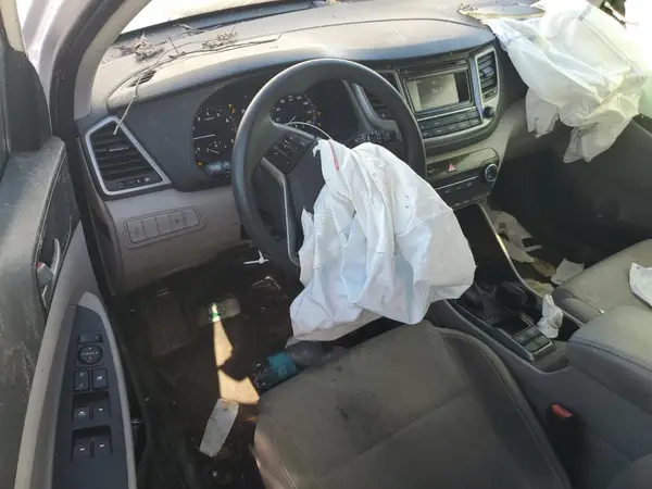 KM8J3CA4XHU339380 2017 HYUNDAI TUCSON - Image 8