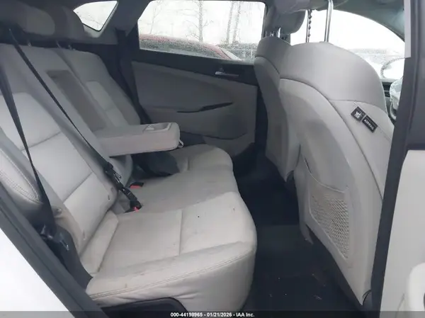 KM8J3CA4XHU342425 2017 HYUNDAI TUCSON - Image 8