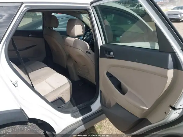 KM8J3CA4XHU345857 2017 HYUNDAI TUCSON - Image 8