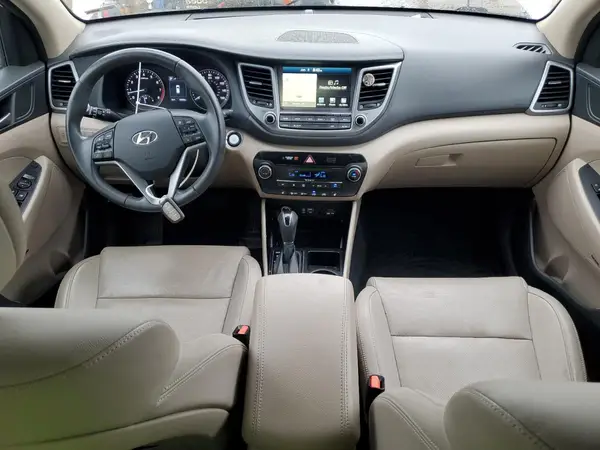 KM8J3CA4XHU365218 2017 HYUNDAI TUCSON - Image 8