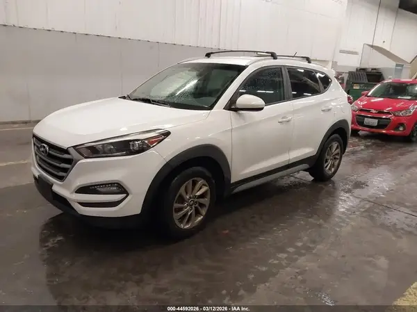 KM8J3CA4XHU373514 2017 HYUNDAI TUCSON - Image 2