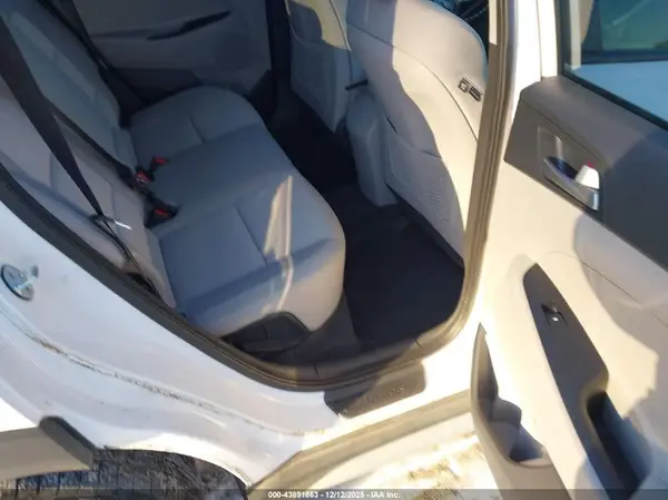 KM8J3CA4XHU400761 2017 HYUNDAI TUCSON - Image 8