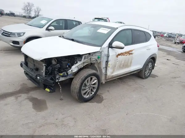 KM8J3CA4XHU404809 2017 HYUNDAI TUCSON - Image 2