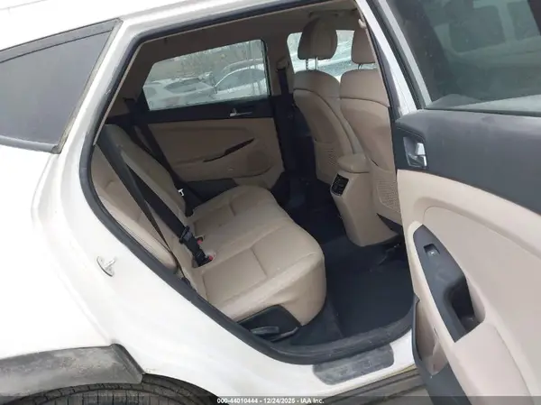 KM8J3CA4XHU404809 2017 HYUNDAI TUCSON - Image 8