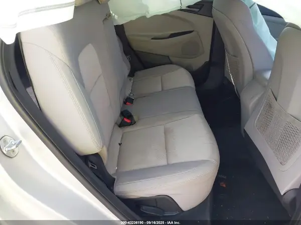 KM8J3CA4XHU427930 2017 HYUNDAI TUCSON - Image 8