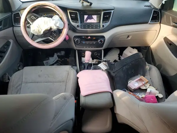 KM8J3CA4XHU439057 2017 HYUNDAI TUCSON - Image 8