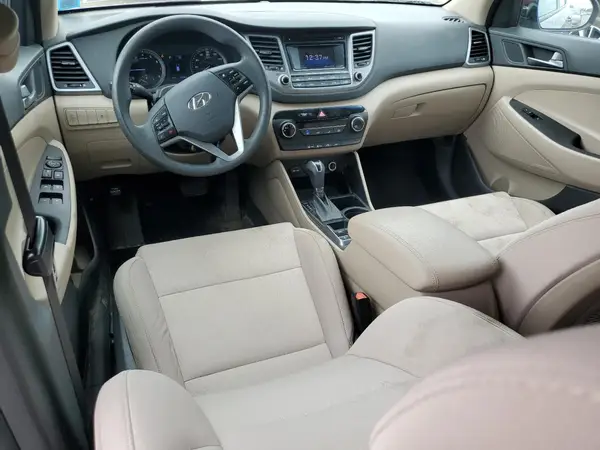 KM8J3CA4XHU446106 2017 HYUNDAI TUCSON - Image 8