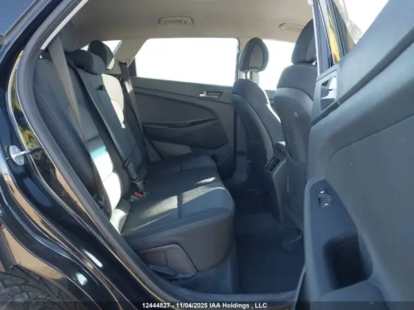 KM8J3CA4XHU468025 2017 HYUNDAI TUCSON - Image 8