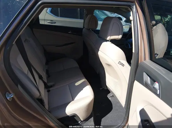 KM8J3CA4XHU472186 2017 HYUNDAI TUCSON - Image 8