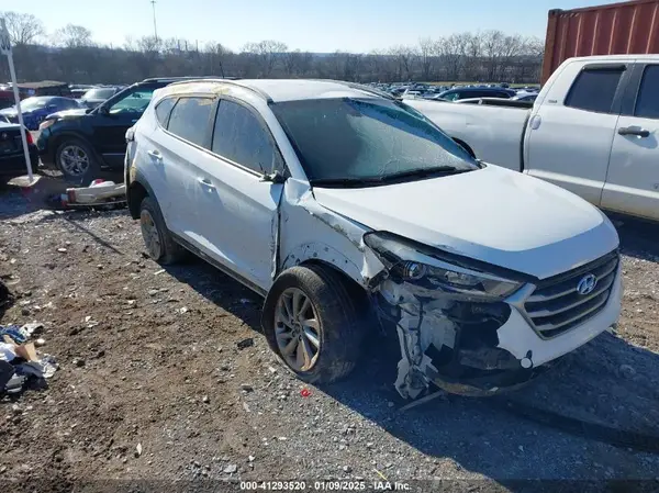 KM8J3CA4XHU474584 2017 HYUNDAI TUCSON - Image 1