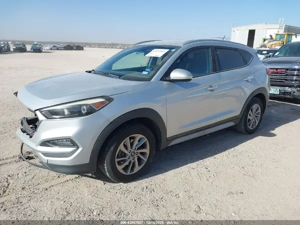KM8J3CA4XHU481325 2017 HYUNDAI TUCSON - Image 2