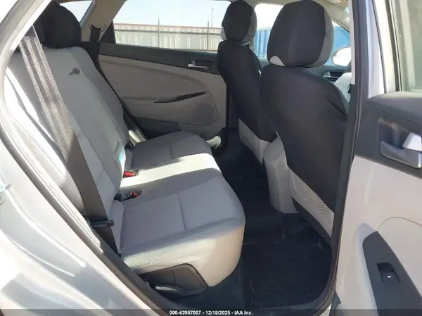 KM8J3CA4XHU481325 2017 HYUNDAI TUCSON - Image 8