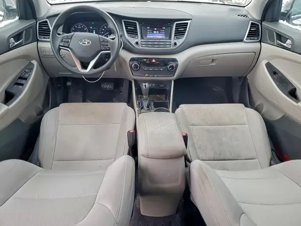 KM8J3CA4XHU520107 2017 HYUNDAI TUCSON - Image 8
