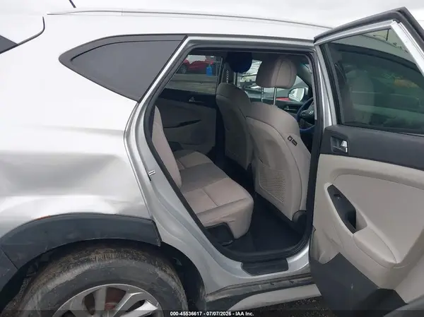 KM8J3CA4XHU520236 2017 HYUNDAI TUCSON - Image 8