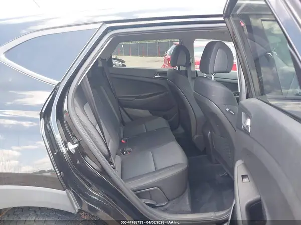 KM8J3CA4XHU522696 2017 HYUNDAI TUCSON - Image 8