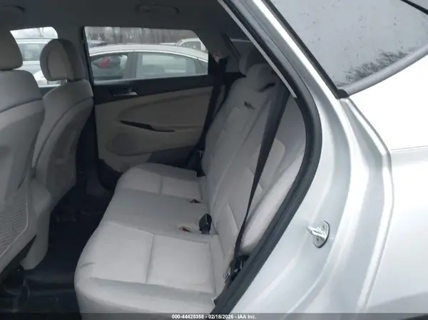 KM8J3CA4XHU546576 2017 HYUNDAI TUCSON - Image 8