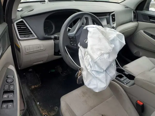 KM8J3CA4XHU575592 2017 HYUNDAI TUCSON - Image 8