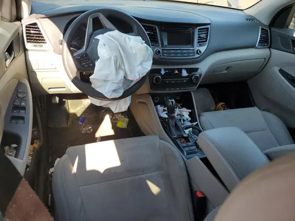 KM8J3CA4XHU584387 2017 HYUNDAI TUCSON - Image 8